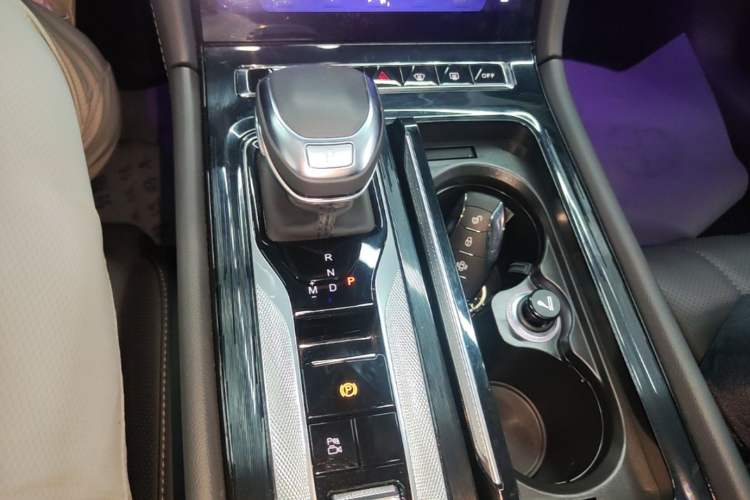 Used Hongqi H5 2023 2.0T Automatic Smart Connect Flagship Edition Gear Lever