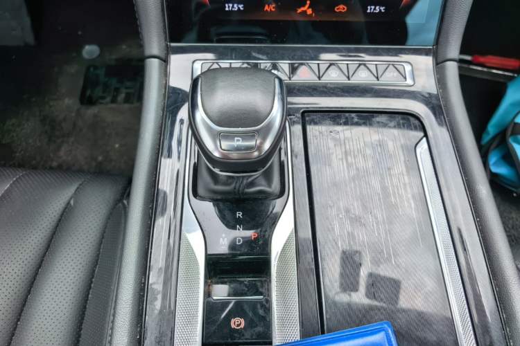 Used Hongqi H5 2023 1.5T DCT Smart Connect Flagship Edition Gear Lever