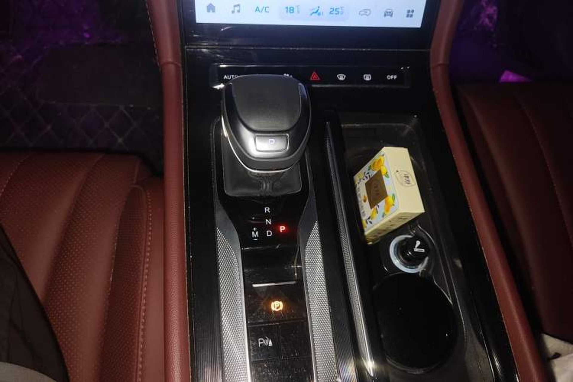 Used Hongqi H5 2023 1.5T DCT Smart Connect Flagship Edition Gear Lever