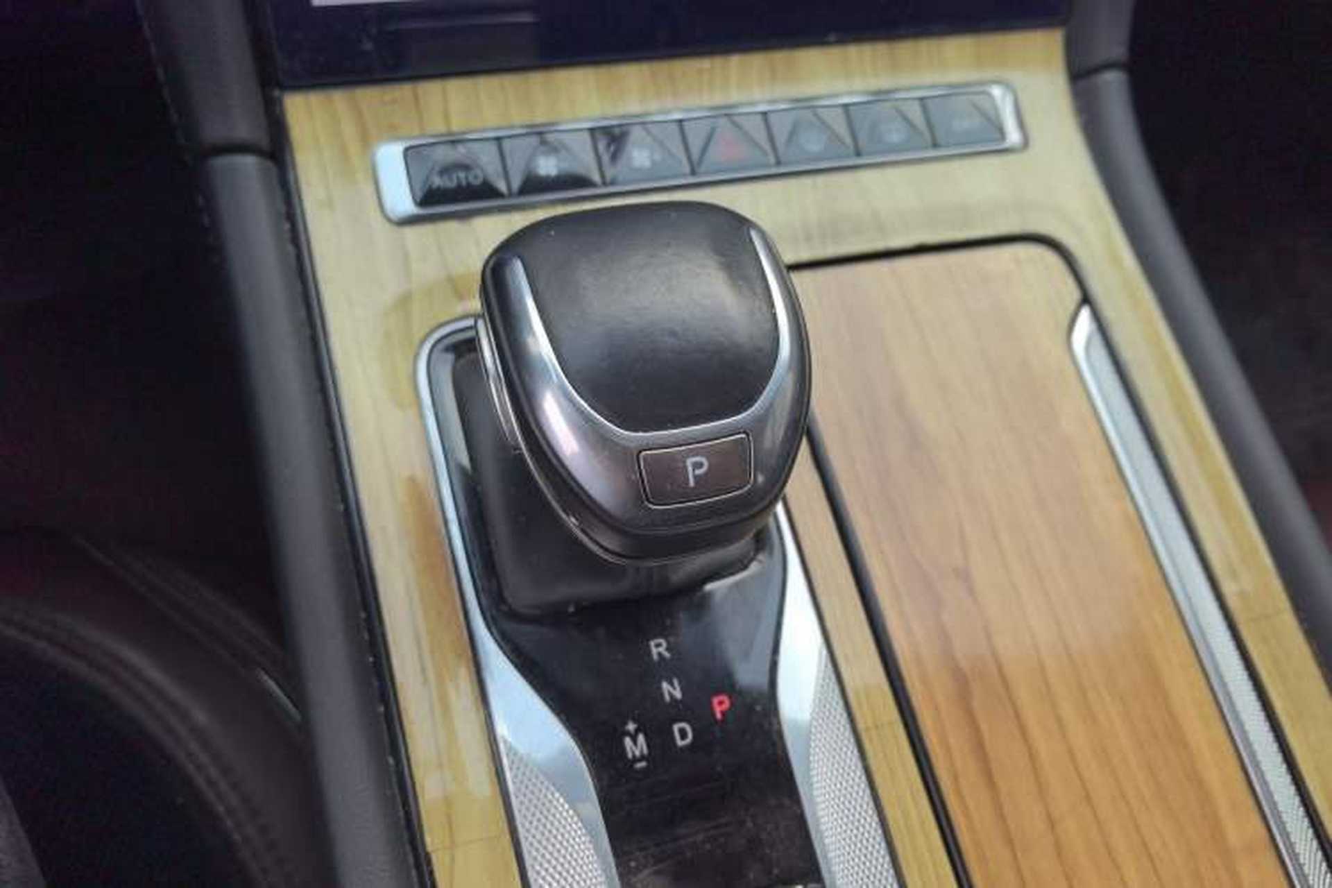 Used Hongqi H5 2023 2.0T Automatic Smart Connect Flagship Edition Gear Lever