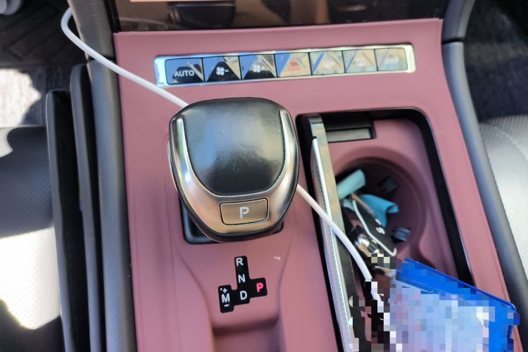 Used Hongqi H5 2023 2.0T Automatic Smart Connect Flagship Edition Gear Lever