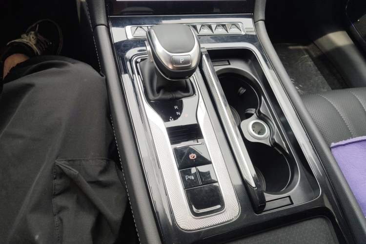 Used Hongqi H5 2023 1.5T DCT Smart Connect Flagship Edition Gear Lever