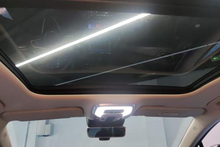 Used Hongqi H5 2023 2.0T Automatic Smart Connect Flagship Edition Headliner