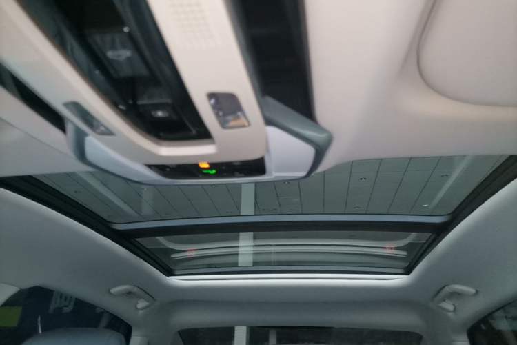 Used Hongqi H5 2023 2.0T Automatic Smart Connect Flagship Edition Headliner