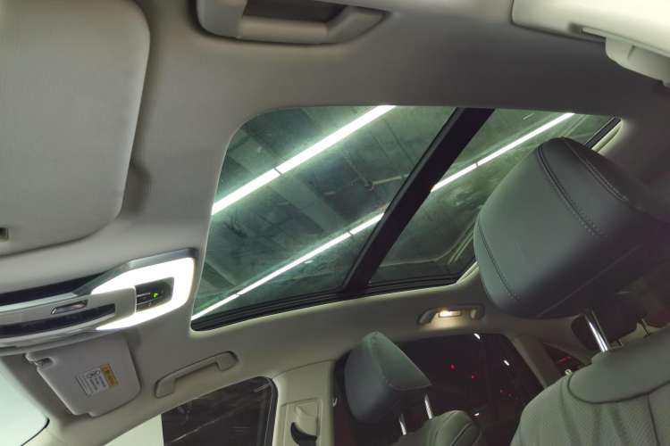 Used Hongqi H5 2023 2.0T Automatic Smart Connect Flagship Edition Headliner