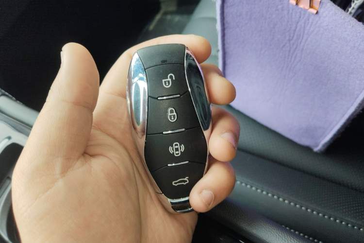 Used Hongqi H5 2023 1.5T DCT Smart Connect Flagship Edition Interior 1