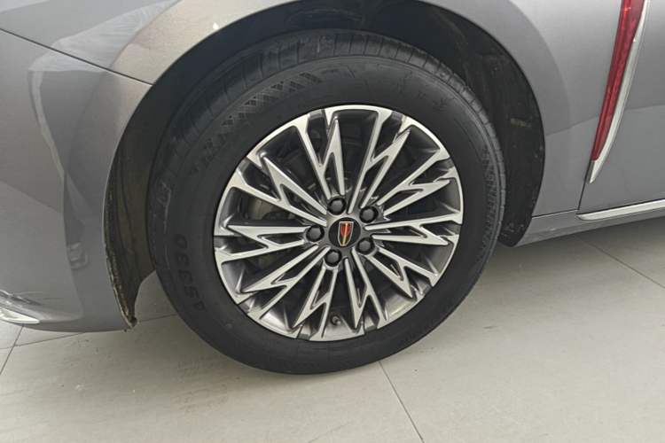 Used Hongqi H5 2023 1.5T DCT Smart Connect Flagship Edition Left Front Wheel Hub