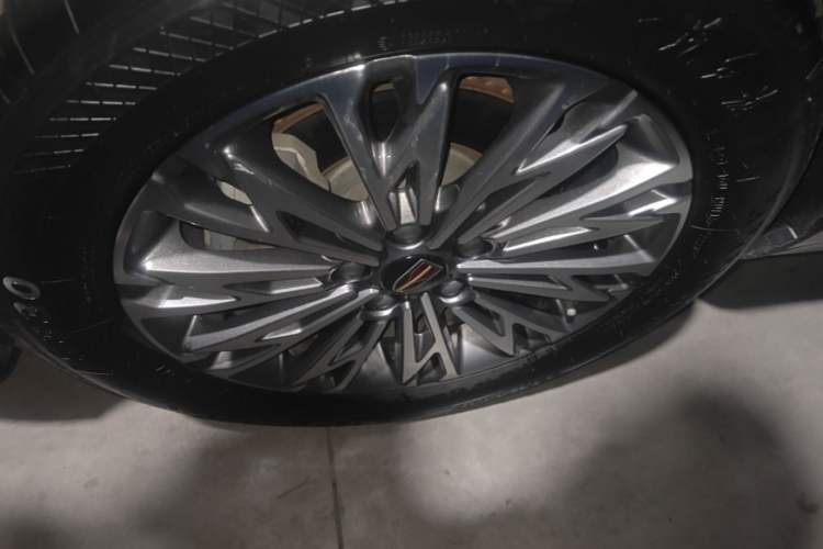 Used Hongqi H5 2023 1.5T DCT Smart Connect Flagship Edition Left Front Wheel Hub