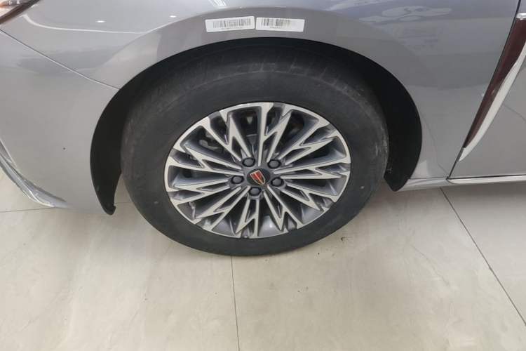 Used Hongqi H5 2023 2.0T Automatic Smart Connect Flagship Edition Left Front Wheel Hub