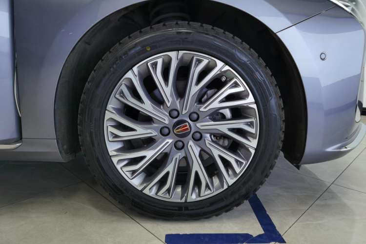 Used Hongqi H5 2023 2.0T Automatic Smart Connect Flagship Edition Left Front Wheel Hub