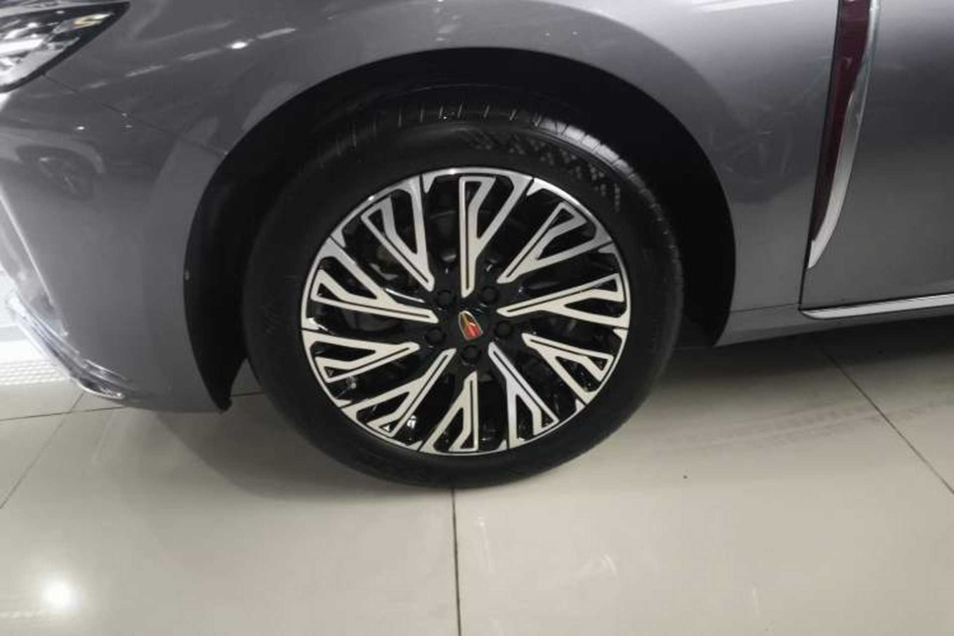 Used Hongqi H5 2023 2.0T Automatic Smart Connect Flagship Edition Left Front Wheel Hub