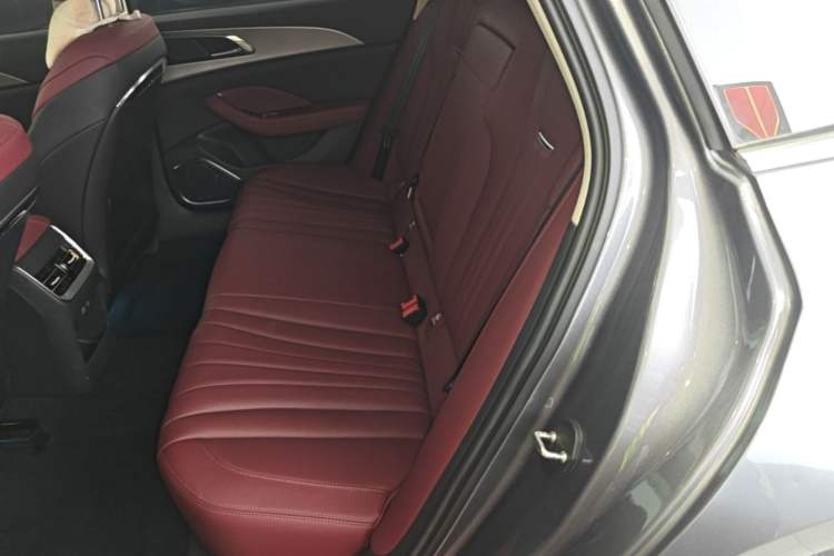 Used Hongqi H5 2023 1.5T DCT Smart Connect Flagship Edition Left Rear Seat