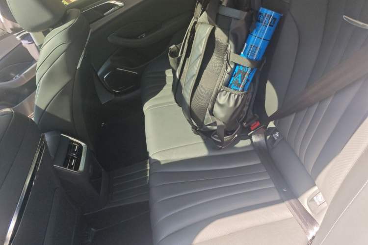 Used Hongqi H5 2023 2.0T Automatic Smart Connect Flagship Edition Left Rear Seat