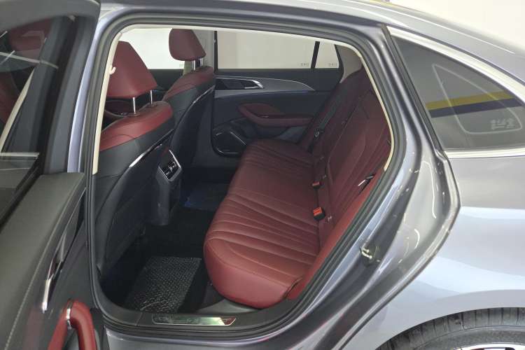 Used Hongqi H5 2023 2.0T Automatic Smart Connect Flagship Edition Left Rear Seat