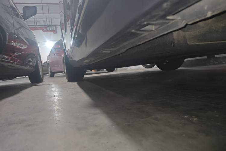 Used Hongqi H5 2023 1.5T DCT Smart Connect Flagship Edition Left Side Sill