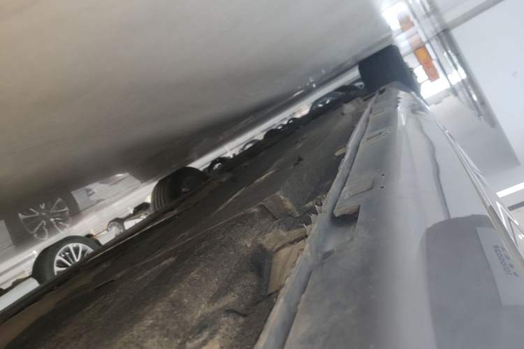 Used Hongqi H5 2023 2.0T Automatic Smart Connect Flagship Edition Left Side Sill