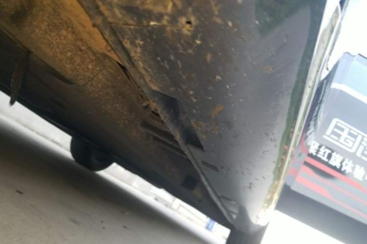 Used Hongqi H5 2023 2.0T Automatic Smart Connect Flagship Edition Left Side Sill