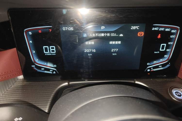 Used Hongqi H5 2023 1.5T DCT Smart Connect Flagship Edition Odometer Close Up