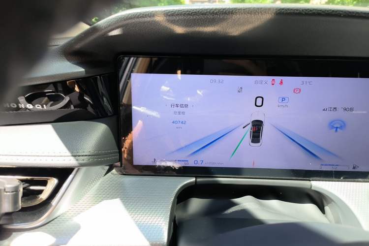 Used Hongqi H5 2023 2.0T Automatic Smart Connect Flagship Edition Odometer Close Up