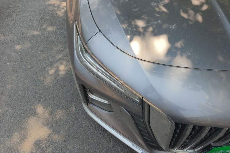 Used Hongqi H5 2023 2.0T Automatic Smart Connect Flagship Edition Right Front Headlight