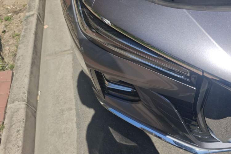 Used Hongqi H5 2023 2.0T Automatic Smart Connect Flagship Edition Right Front Headlight