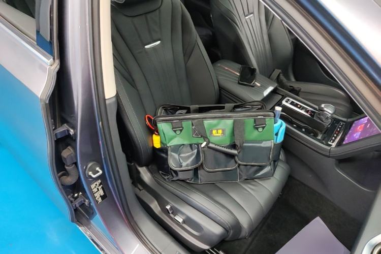 Used Hongqi H5 2023 2.0T Automatic Smart Connect Flagship Edition Right Front Seat