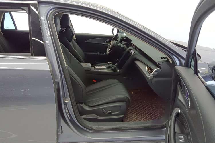 Used Hongqi H5 2023 2.0T Automatic Smart Connect Flagship Edition Right Front Seat
