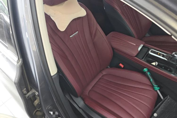 Used Hongqi H5 2023 1.5T DCT Smart Connect Flagship Edition Right Front Seat