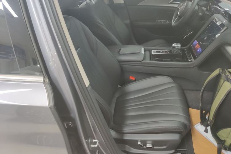 Used Hongqi H5 2023 2.0T Automatic Smart Connect Flagship Edition Right Front Seat