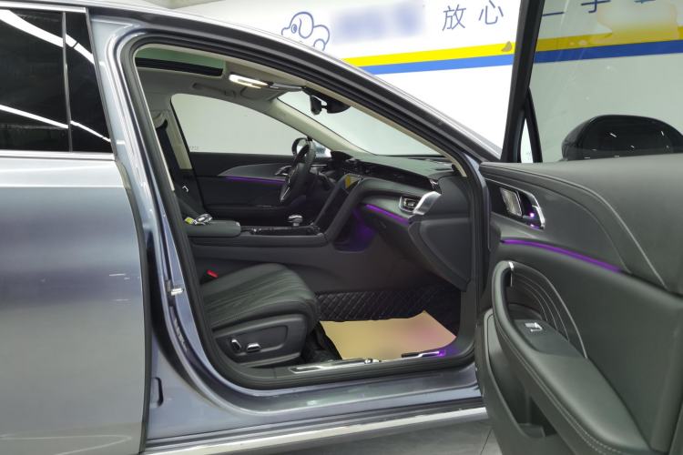 Used Hongqi H5 2023 2.0T Automatic Smart Connect Flagship Edition Right Front Seat