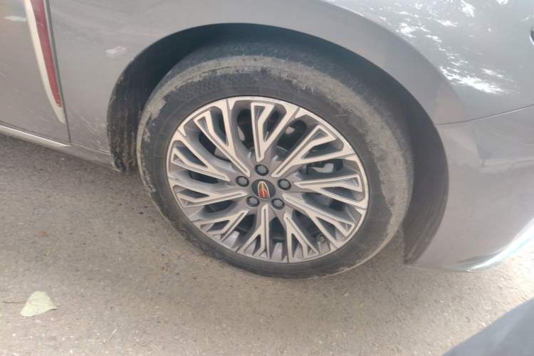 Used Hongqi H5 2023 2.0T Automatic Smart Connect Flagship Edition Right Front Wheel Hub