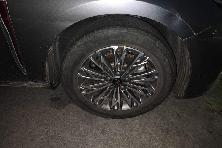 Used Hongqi H5 2023 1.5T DCT Smart Connect Flagship Edition Right Front Wheel Hub