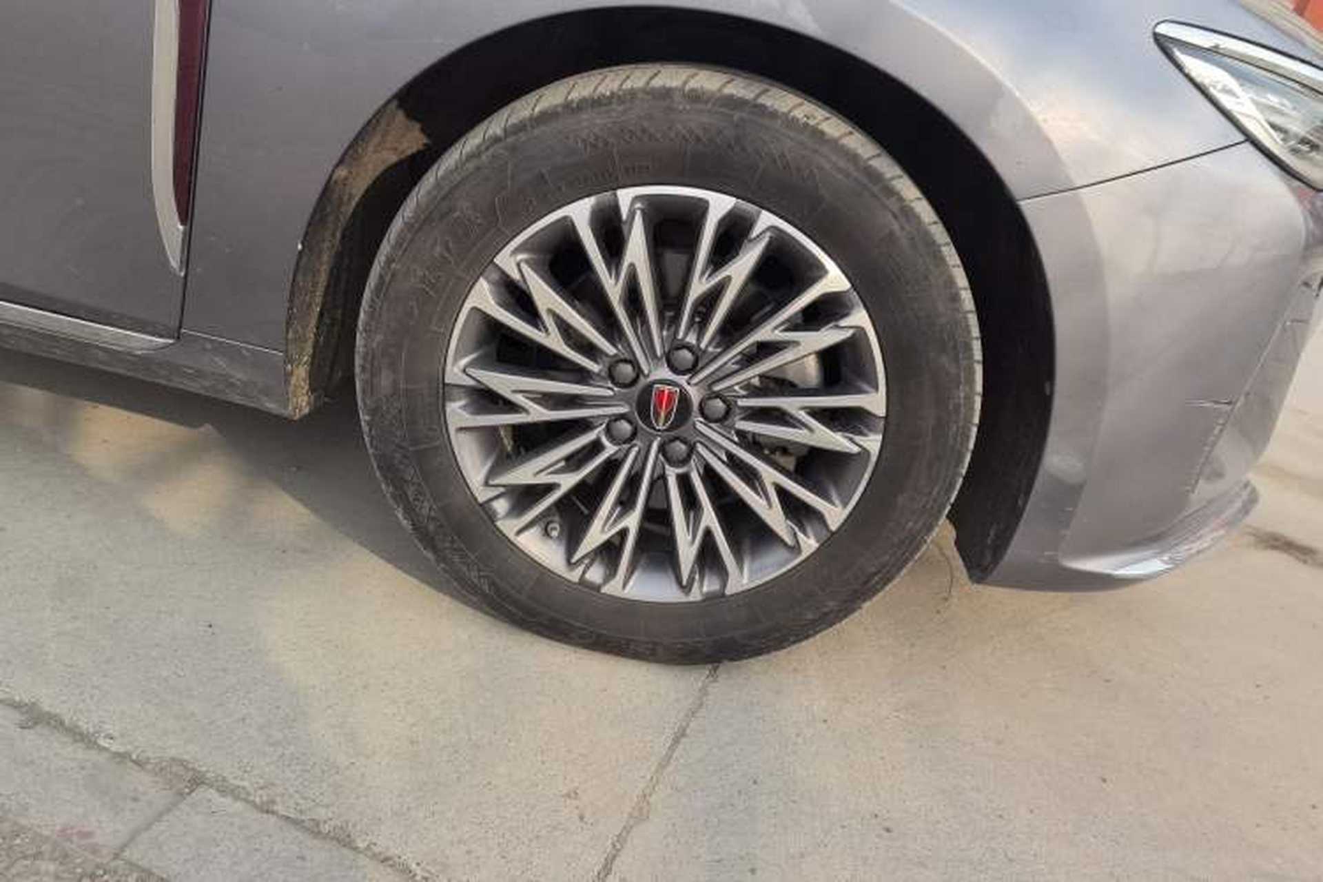 Used Hongqi H5 2023 2.0T Automatic Smart Connect Flagship Edition Right Front Wheel Hub