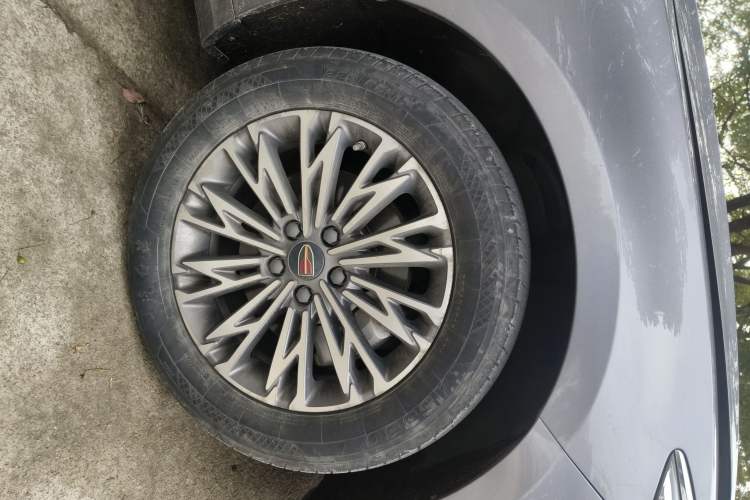 Used Hongqi H5 2023 1.5T DCT Smart Connect Flagship Edition Right Front Wheel Hub