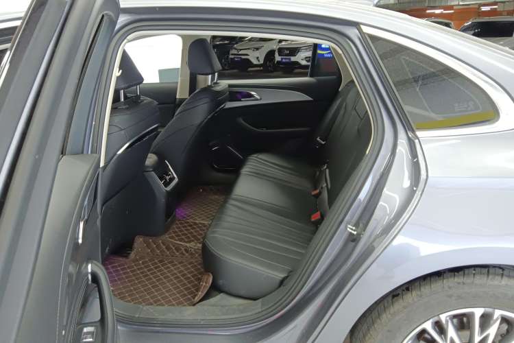 Used Hongqi H5 2023 2.0T Automatic Smart Connect Flagship Edition Right Rear Seat