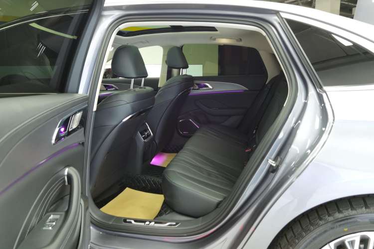 Used Hongqi H5 2023 2.0T Automatic Smart Connect Flagship Edition Right Rear Seat
