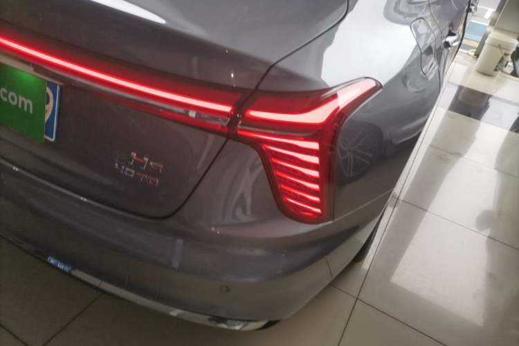 Used Hongqi H5 2023 2.0T Automatic Smart Connect Flagship Edition Right Rear Taillight