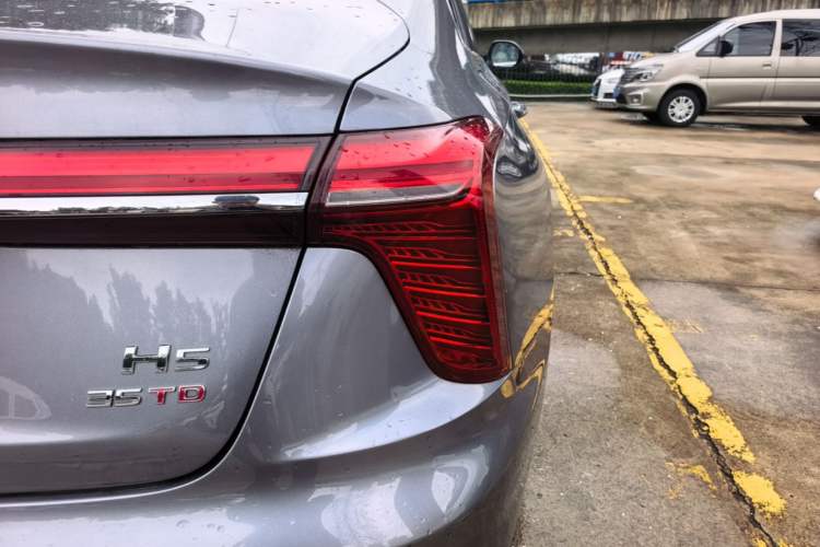 Used Hongqi H5 2023 1.5T DCT Smart Connect Flagship Edition Right Rear Taillight