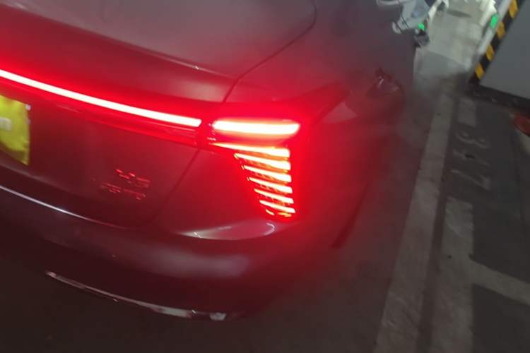 Used Hongqi H5 2023 1.5T DCT Smart Connect Flagship Edition Right Rear Taillight