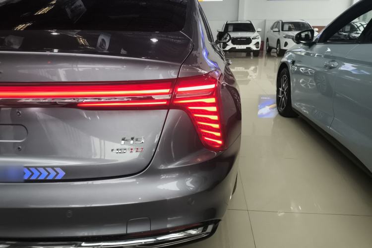 Used Hongqi H5 2023 2.0T Automatic Smart Connect Flagship Edition Right Rear Taillight