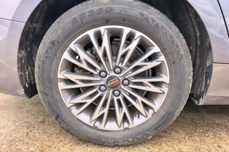Used Hongqi H5 2023 1.5T DCT Smart Connect Flagship Edition Right Rear Wheel Hub