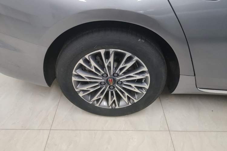 Used Hongqi H5 2023 2.0T Automatic Smart Connect Flagship Edition Right Rear Wheel Hub