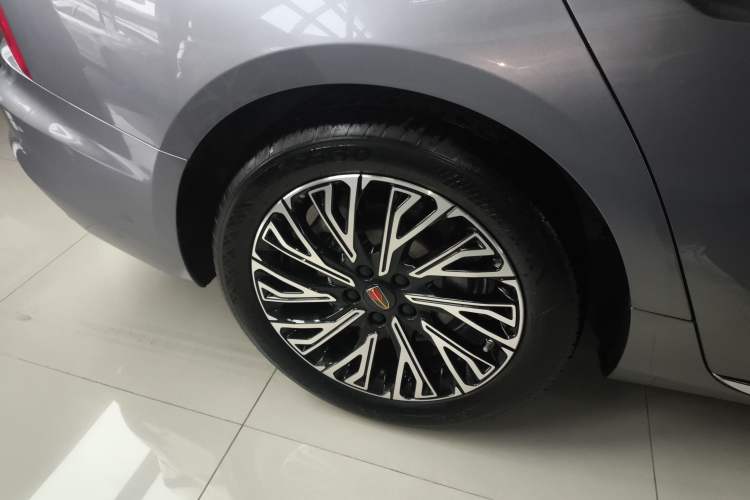 Used Hongqi H5 2023 2.0T Automatic Smart Connect Flagship Edition Right Rear Wheel Hub
