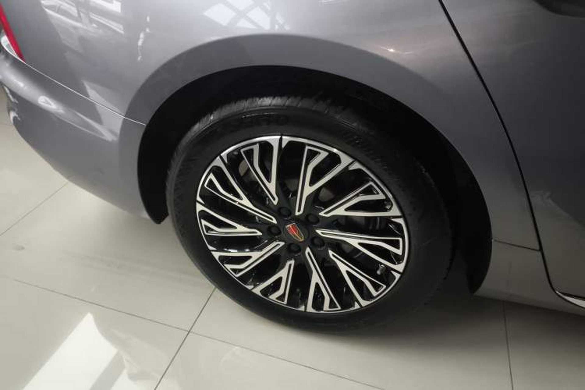 Used Hongqi H5 2023 2.0T Automatic Smart Connect Flagship Edition Right Rear Wheel Hub