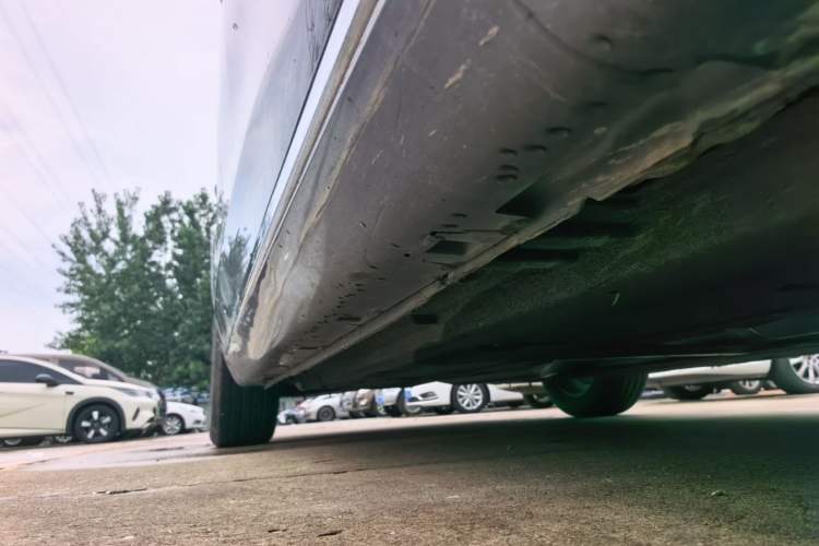Used Hongqi H5 2023 1.5T DCT Smart Connect Flagship Edition Right Side Sill
