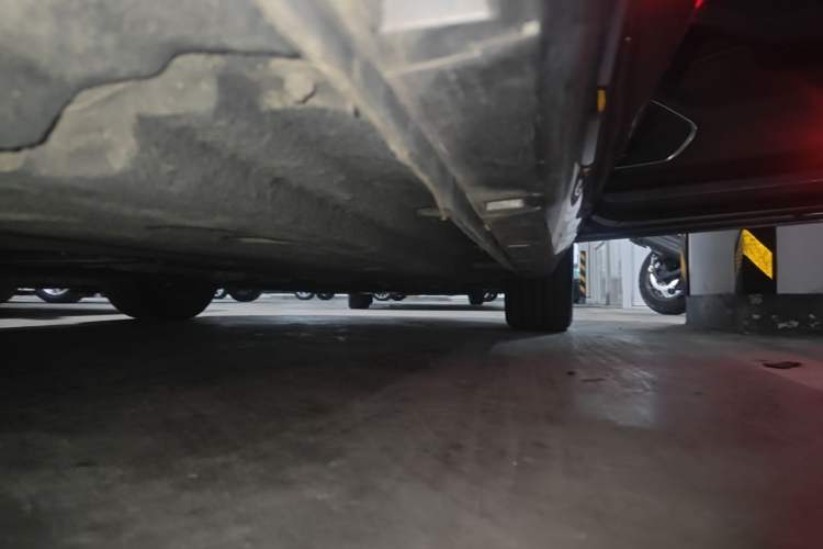 Used Hongqi H5 2023 1.5T DCT Smart Connect Flagship Edition Right Side Sill