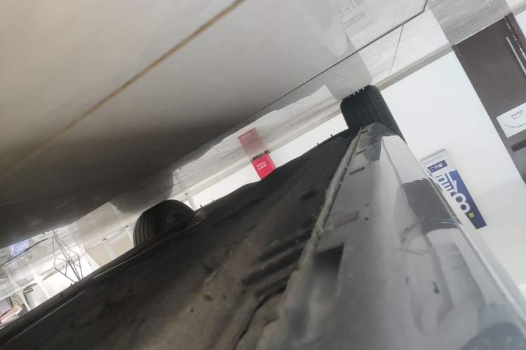 Used Hongqi H5 2023 2.0T Automatic Smart Connect Flagship Edition Right Side Sill