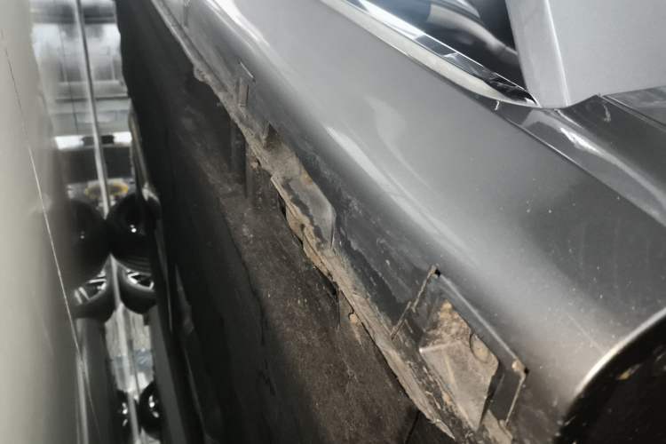 Used Hongqi H5 2023 2.0T Automatic Smart Connect Flagship Edition Right Side Sill