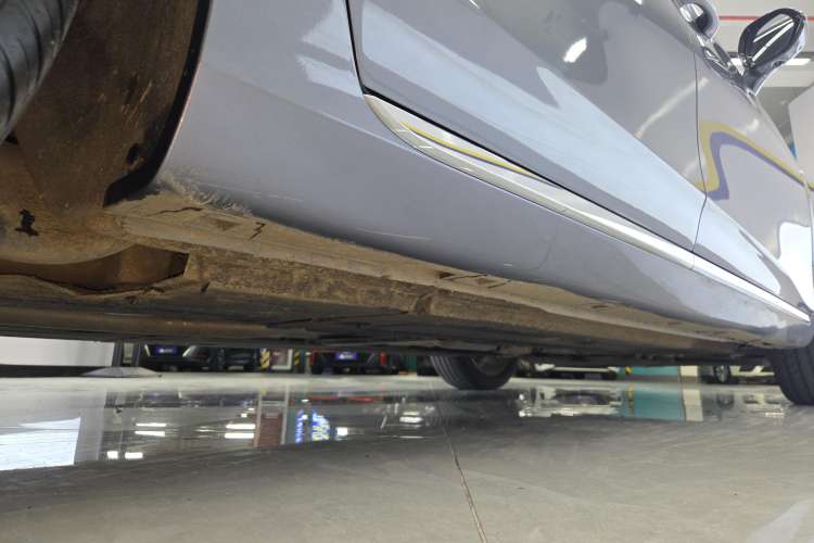 Used Hongqi H5 2023 2.0T Automatic Smart Connect Flagship Edition Right Side Sill