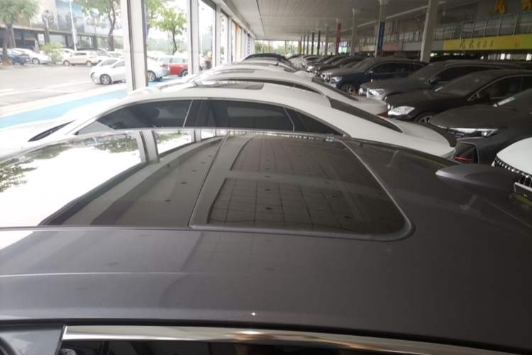 Used Hongqi H5 2023 2.0T Automatic Smart Connect Flagship Edition Roof